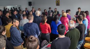 Дизање крсне славе