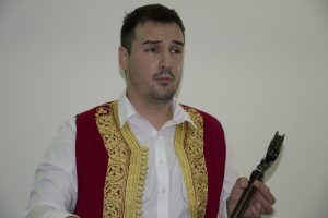 гуслар изводи нумеру
